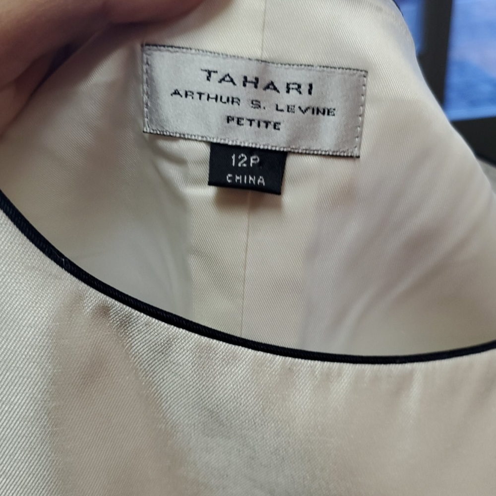 New Tahari 2 Piece Set - Picture 12 of 12